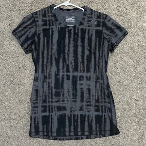 Under Armour- Women’s Fitted Heat Gear Tee- Med.